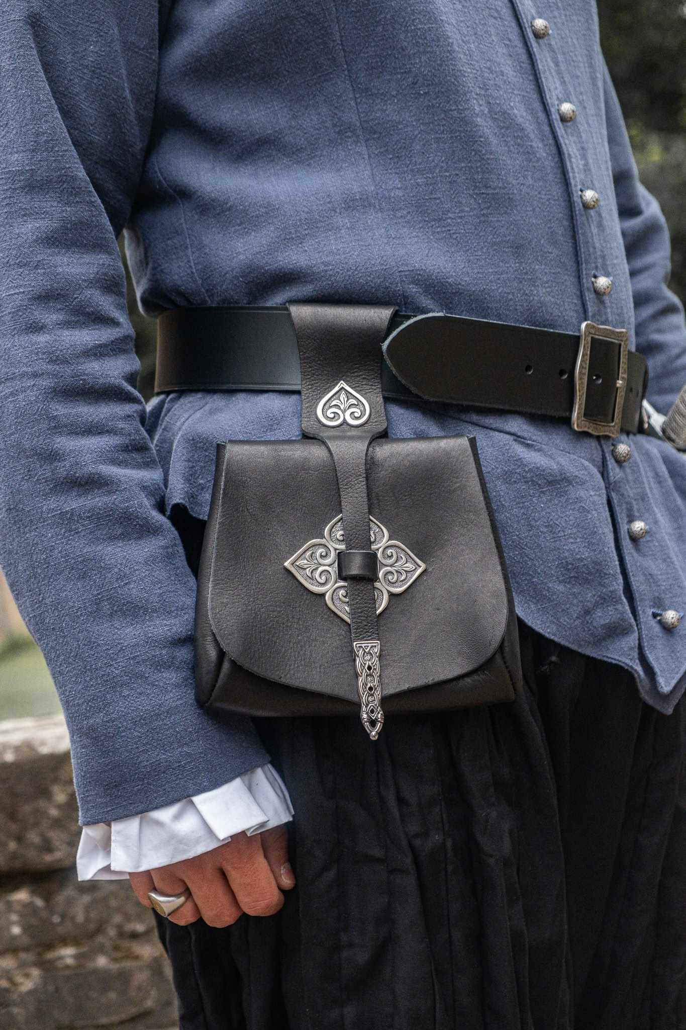 gürteltasche mit beschlägen schwarz leder renaissance  