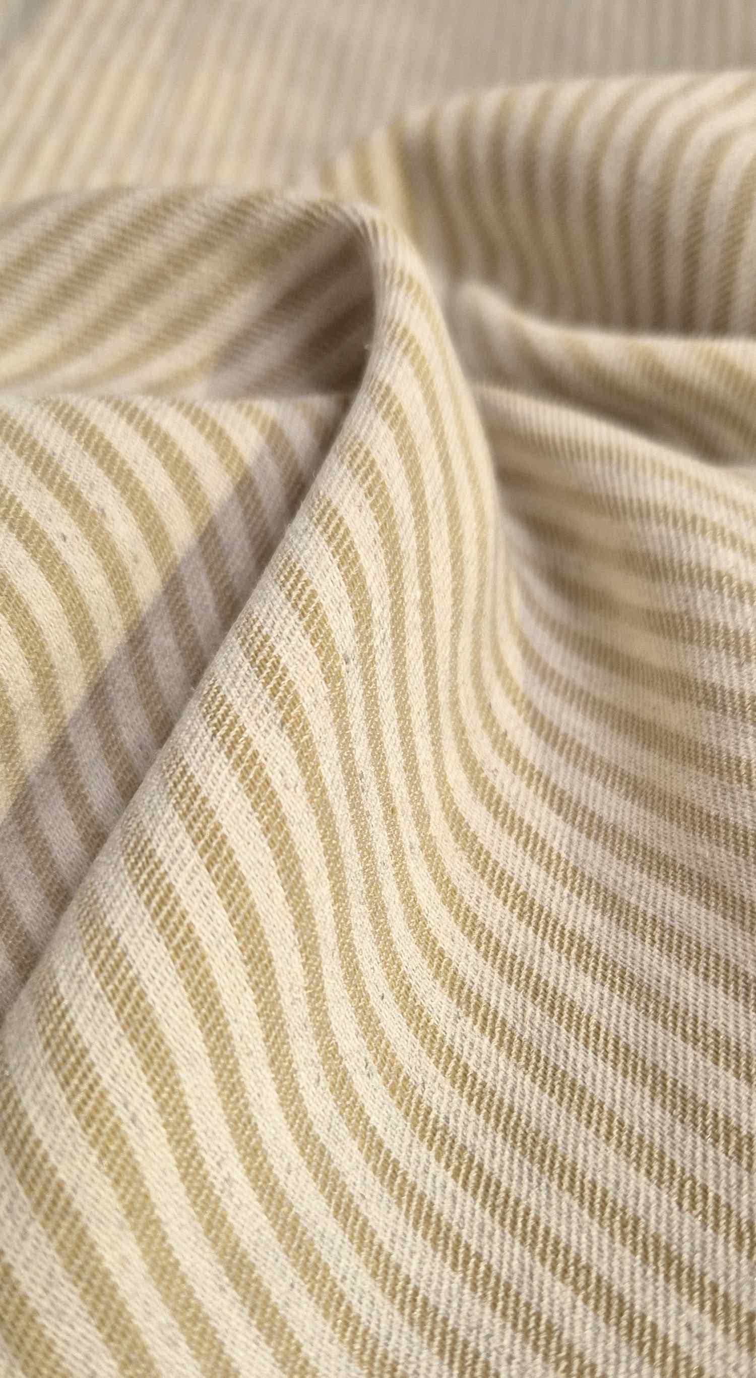 gestreifter Stoff mit Leinen Piratenlook