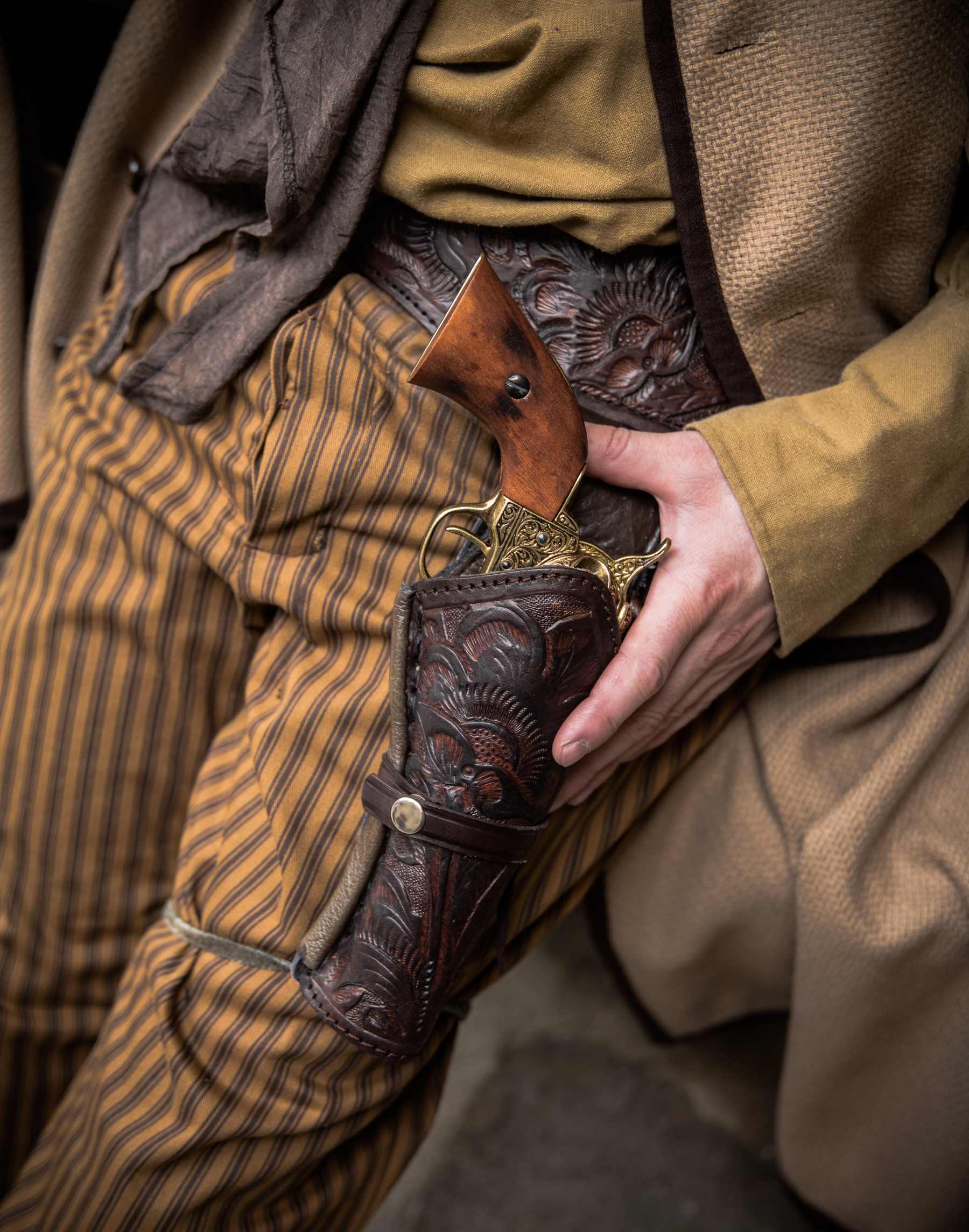 Western Holster Leder braun punziert