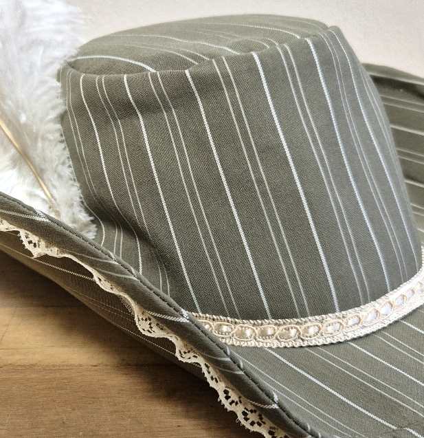 zylinder, jeanette, grün mit streifen haarschmuck, mit feder, viktorianisch