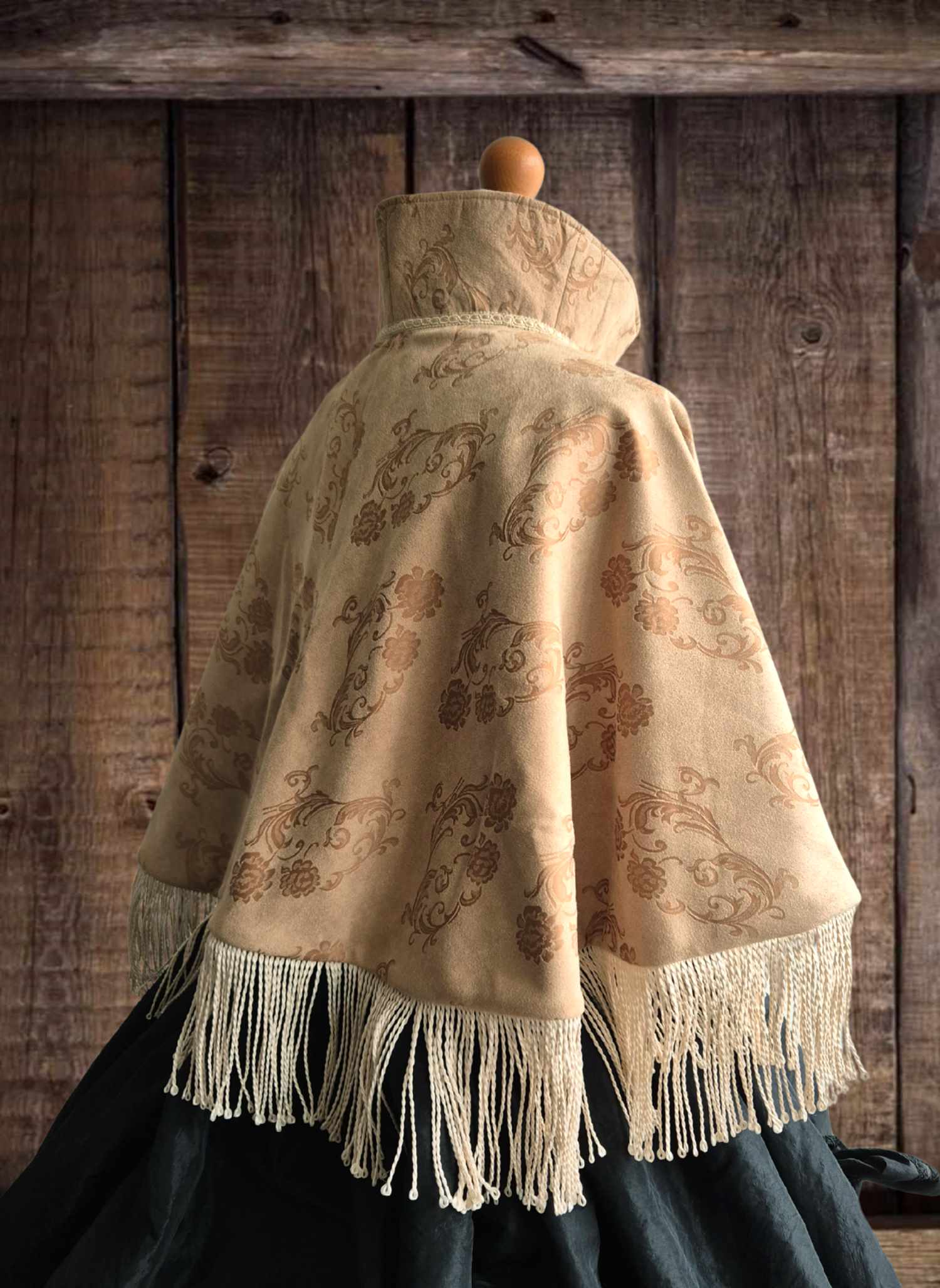 cape-femme-18th-ciecle-beige-western-costumes cape-woman-western-regency-clothing-beige-handmaidstale-