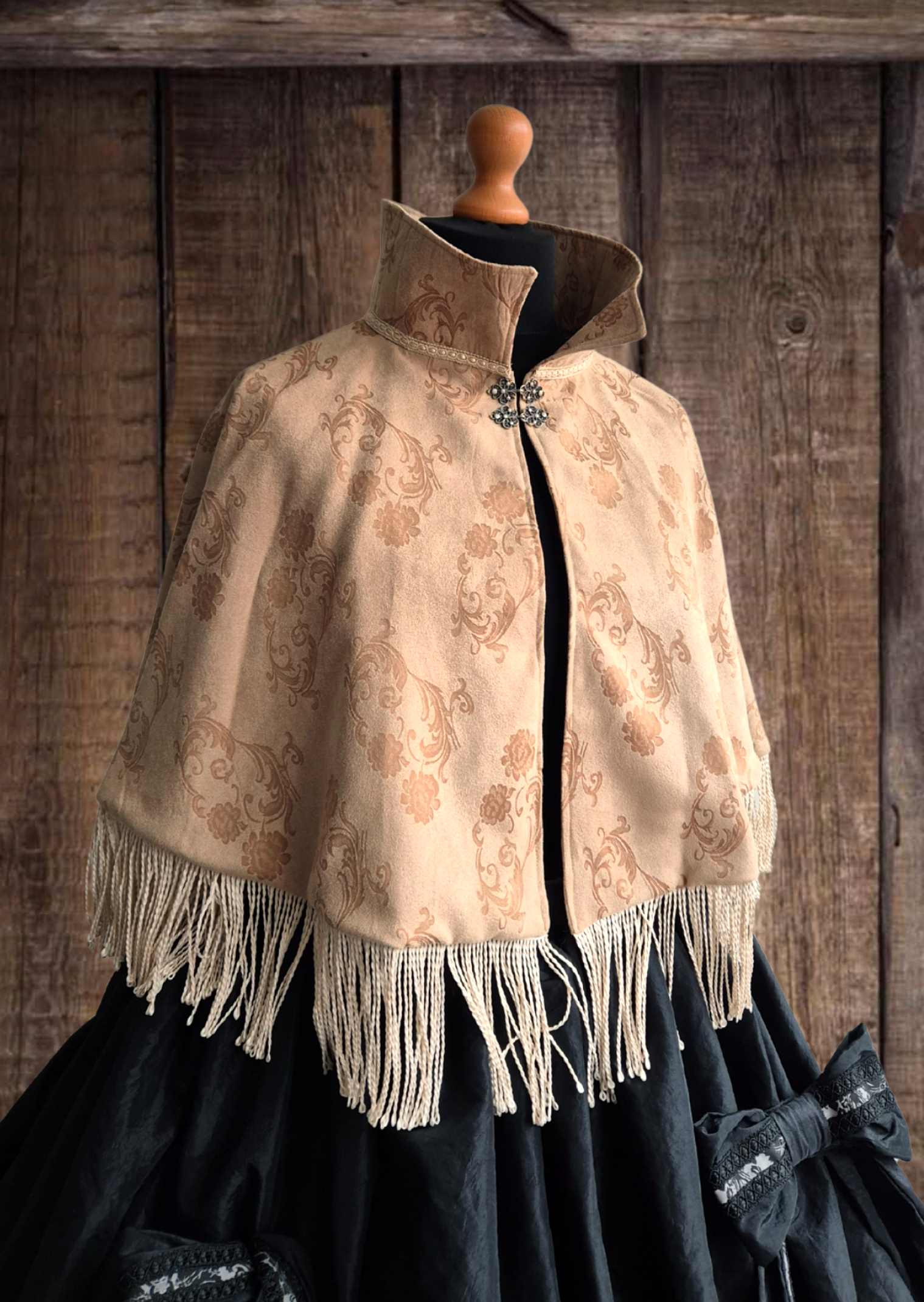 cape western steampunk 19. jahrhundert fransen beige muster