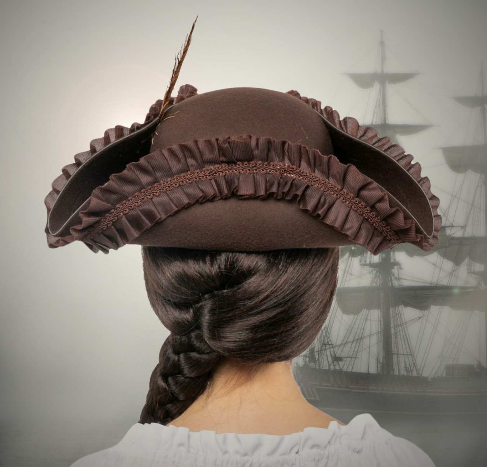 Dreispitz Faltenborte Damen braun