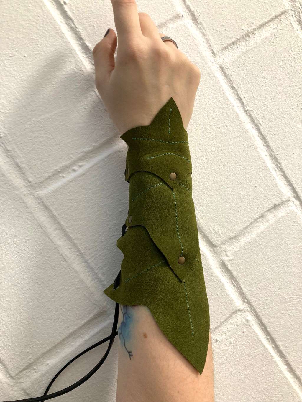 Elfen Armstulpen Armschienen Wildleder olivgrün Larp 