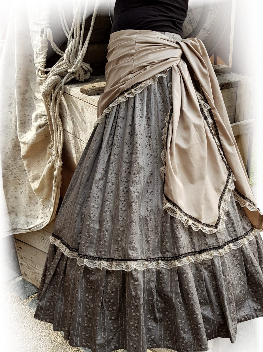 streifenrock-virtorian-fashion-skirt-woman-costume