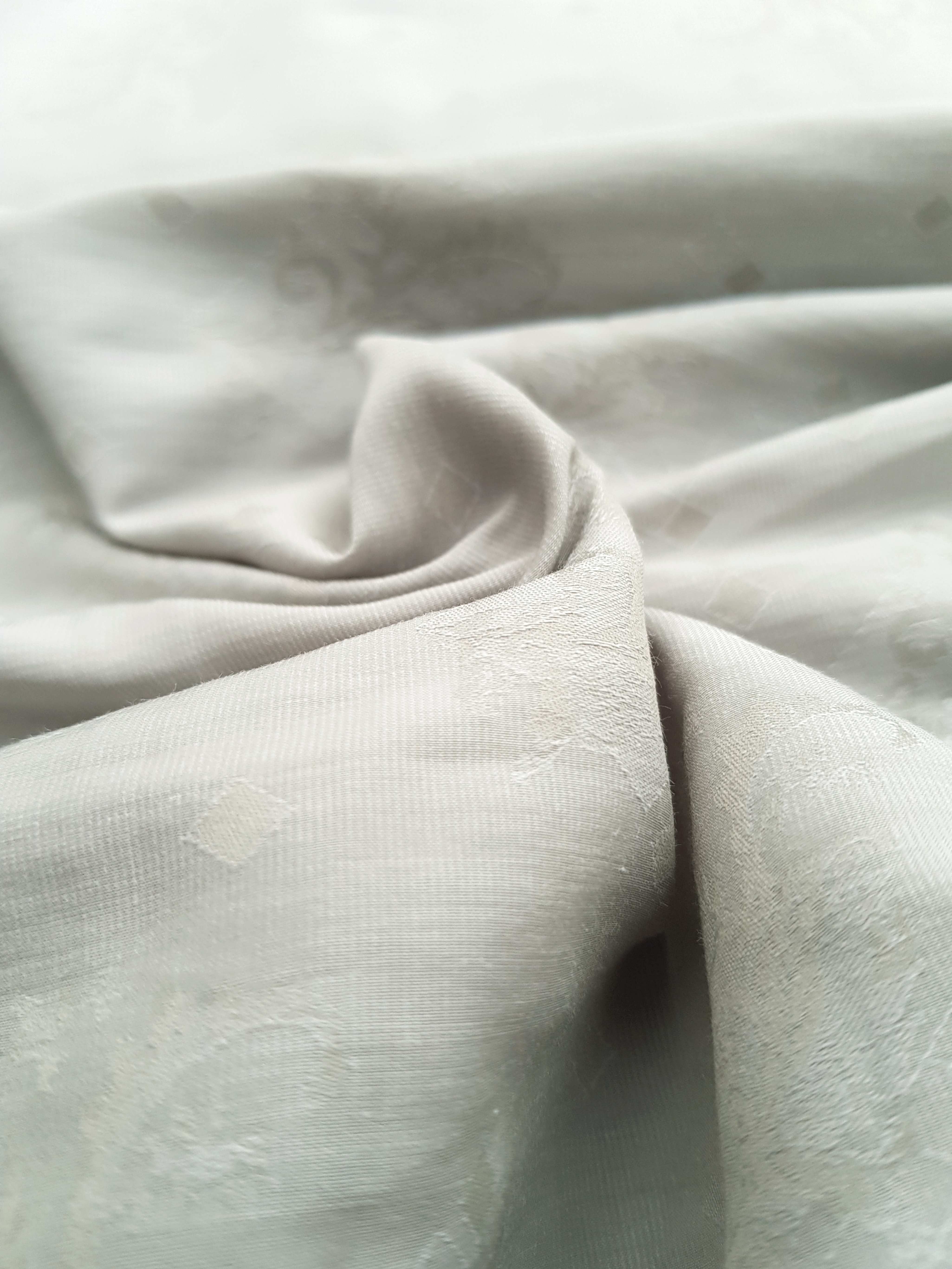 baumwolle-blusenstoff-jacquard-grau-restposten