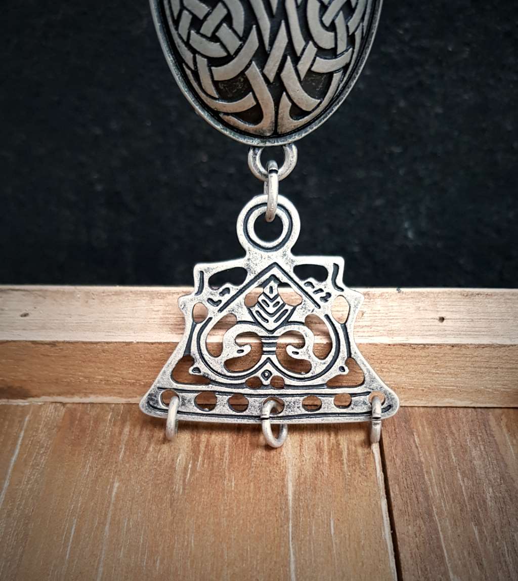 schalenfibel-mit-Verteiler-vikings-schmuck-kette