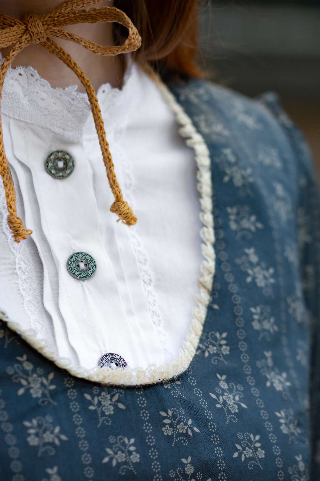 Bluse-biedermeier-damen-blaugrau-baumwolle