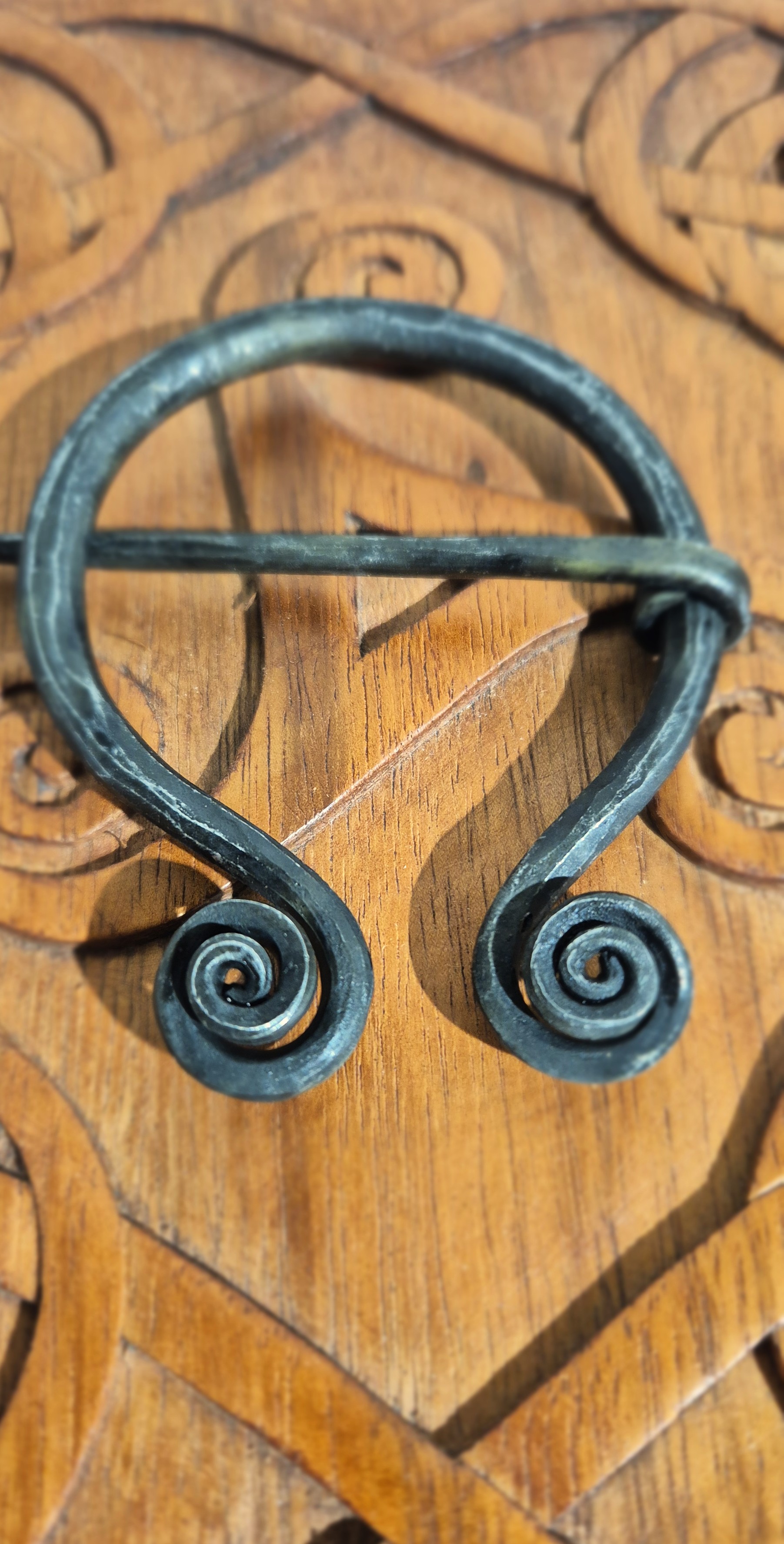 Fibel Eisen groß 6,5 cm dunkel